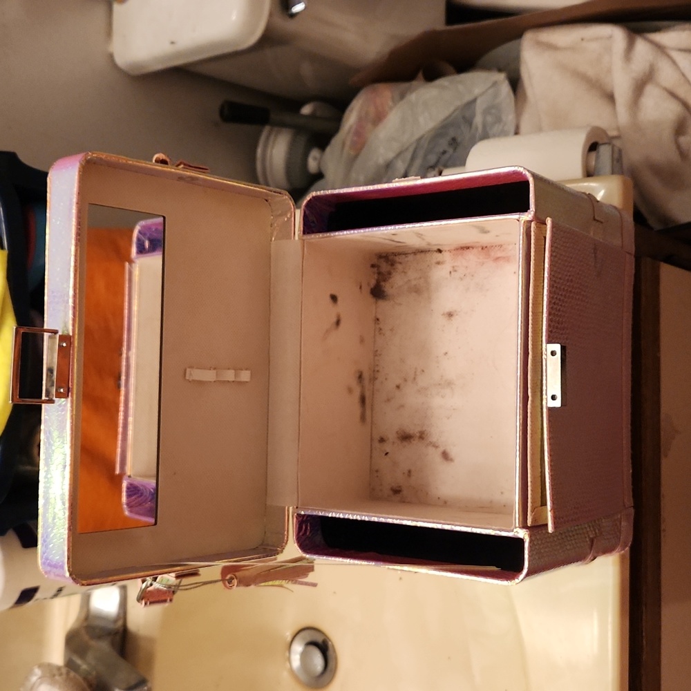 Makeup Boxes - Picture 3 of 4